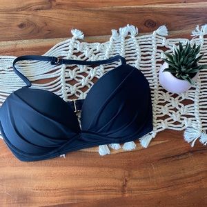 Victoria’s Secret bathing suit top (32 DD)